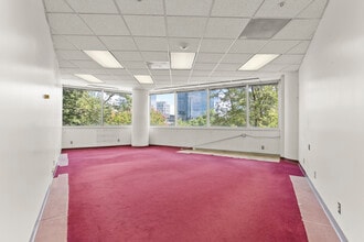 7918 Jones Branch Dr, McLean, VA à louer Photo intérieure– Image 1 sur 4