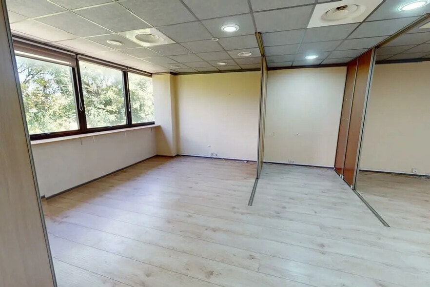 Bureau dans Villeneuve-Loubet à louer - Photo de l’immeuble – Image 2 sur 6