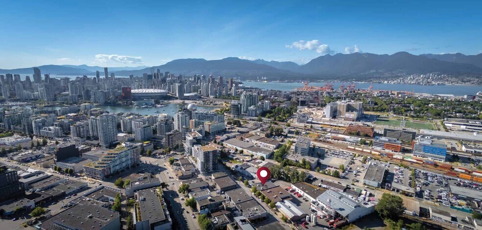 247 E 1st Ave, Vancouver, BC à vendre - Photo de l’immeuble – Image 1 sur 8