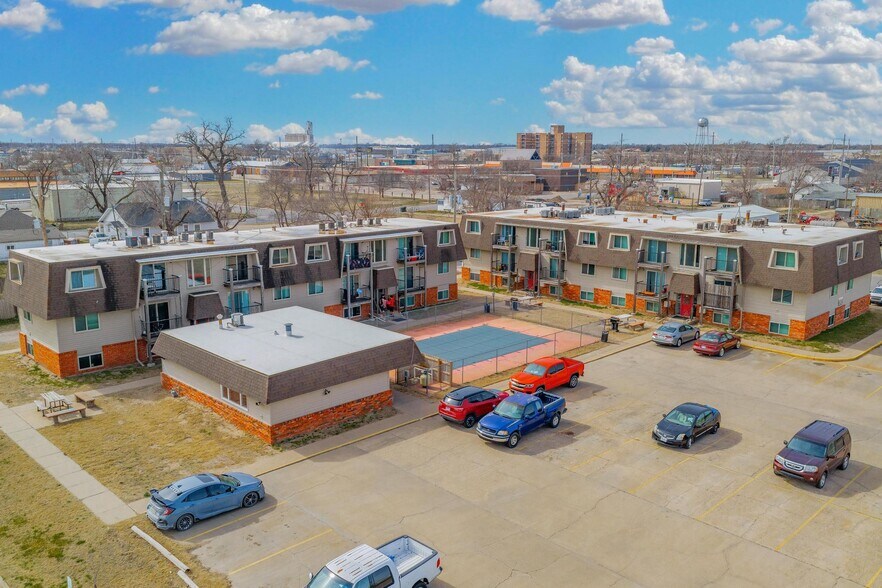103 E 7th Ave, South Hutchinson, KS à vendre - Photo de l’immeuble – Image 1 sur 29