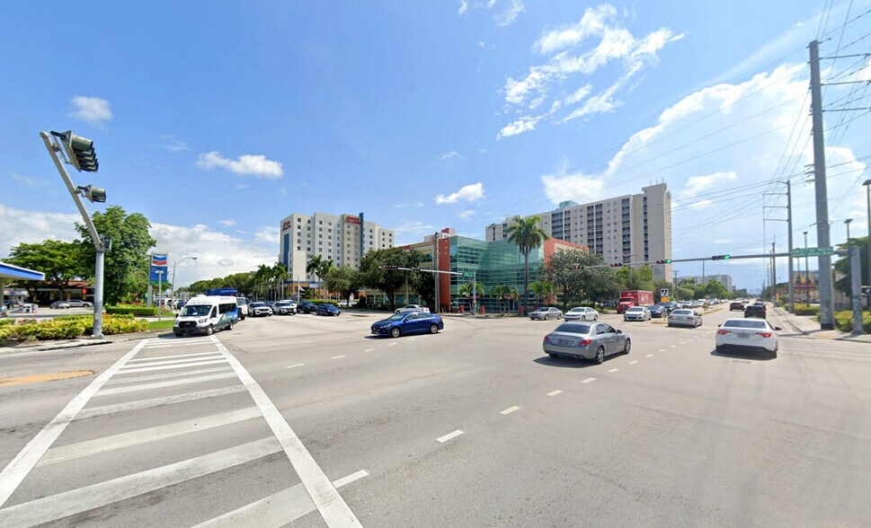 701-707 NW 57th Ave, Miami, FL à louer - Photo de l’immeuble – Image 3 sur 17
