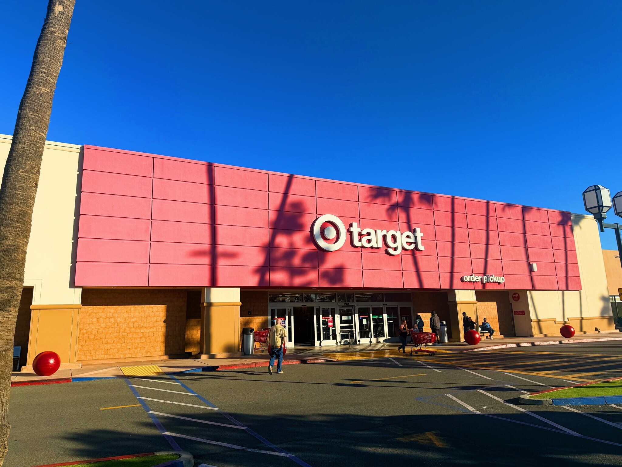 5533-5549 Philadelphia St, Chino, CA à louer Photo principale– Image 1 sur 4