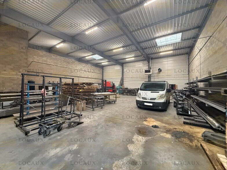 Local d’activités dans Saint-Brice-sous-Forêt à louer - Photo de l’immeuble – Image 3 sur 9