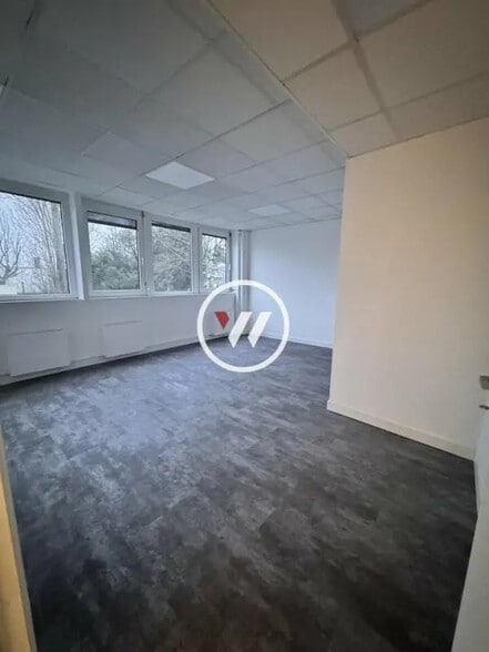 Industriel/Logistique dans Louvres à louer - Photo intérieure – Image 2 sur 11