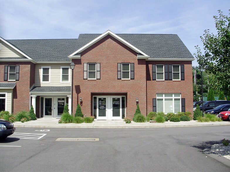 225 Oakland Rd, South Windsor, CT à louer - Photo de l’immeuble – Image 1 sur 6