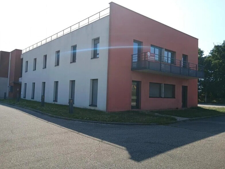 580 Rue Lavoisier, Péronnas à louer - Photo de l’immeuble – Image 1 sur 7