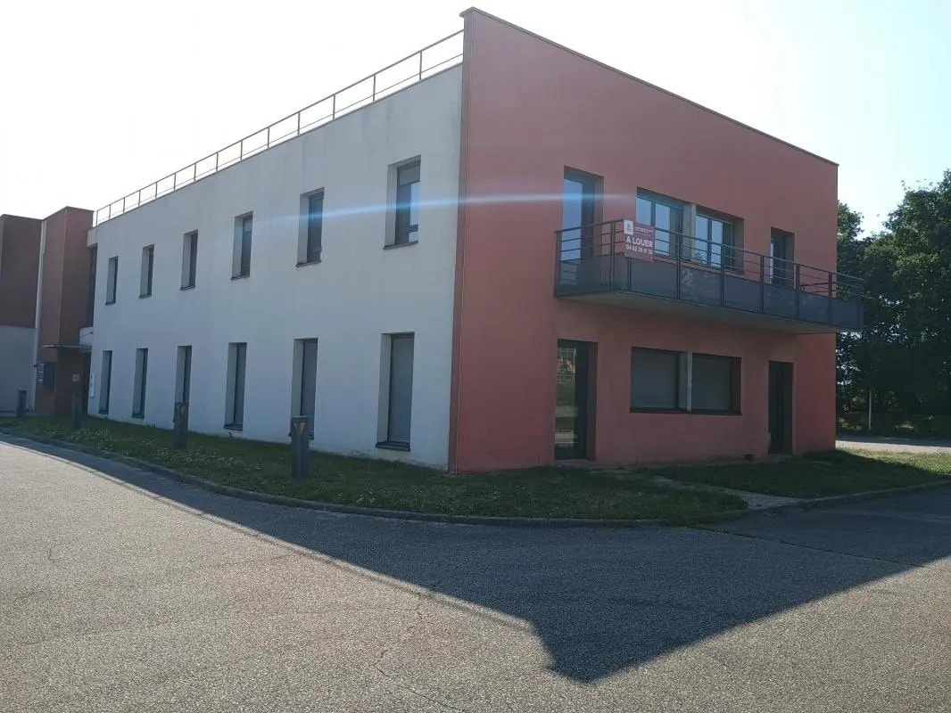 580 Rue Lavoisier, Péronnas à louer Photo de l’immeuble– Image 1 sur 8