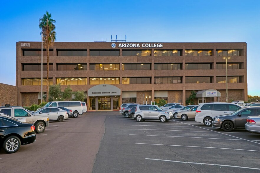 4425 W Olive Ave, Glendale, AZ à louer - Photo de l’immeuble – Image 1 sur 10
