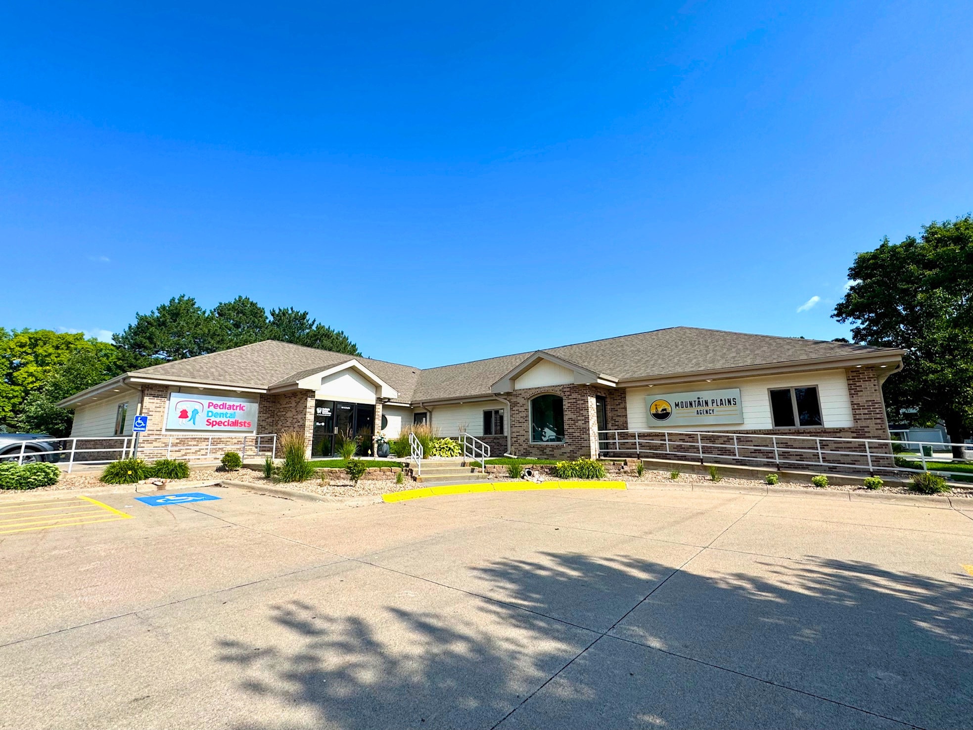 121 & 125 E 31st St, Kearney, NE à vendre Photo principale– Image 1 sur 2