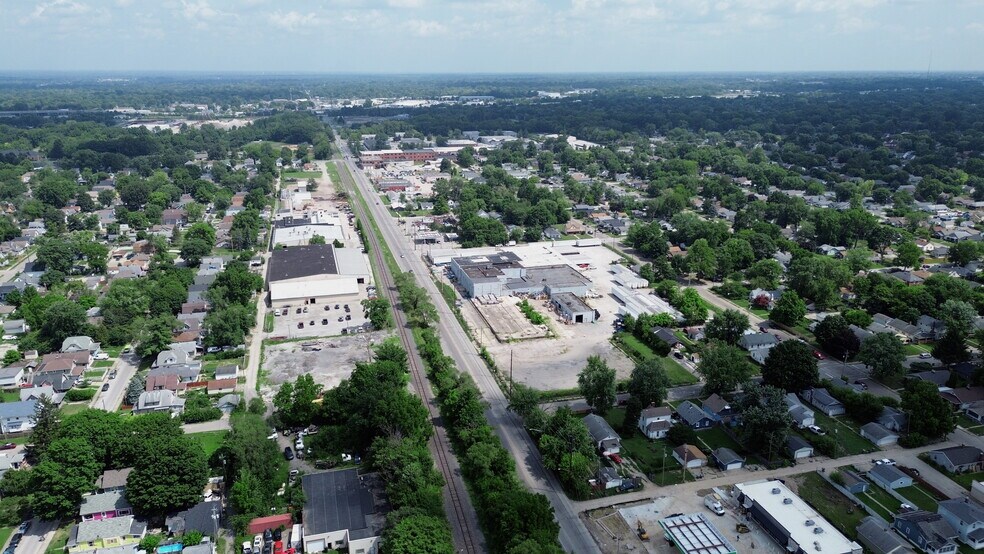 1213 N Sherman Dr, Indianapolis, IN à louer - Photo de l’immeuble – Image 3 sur 7