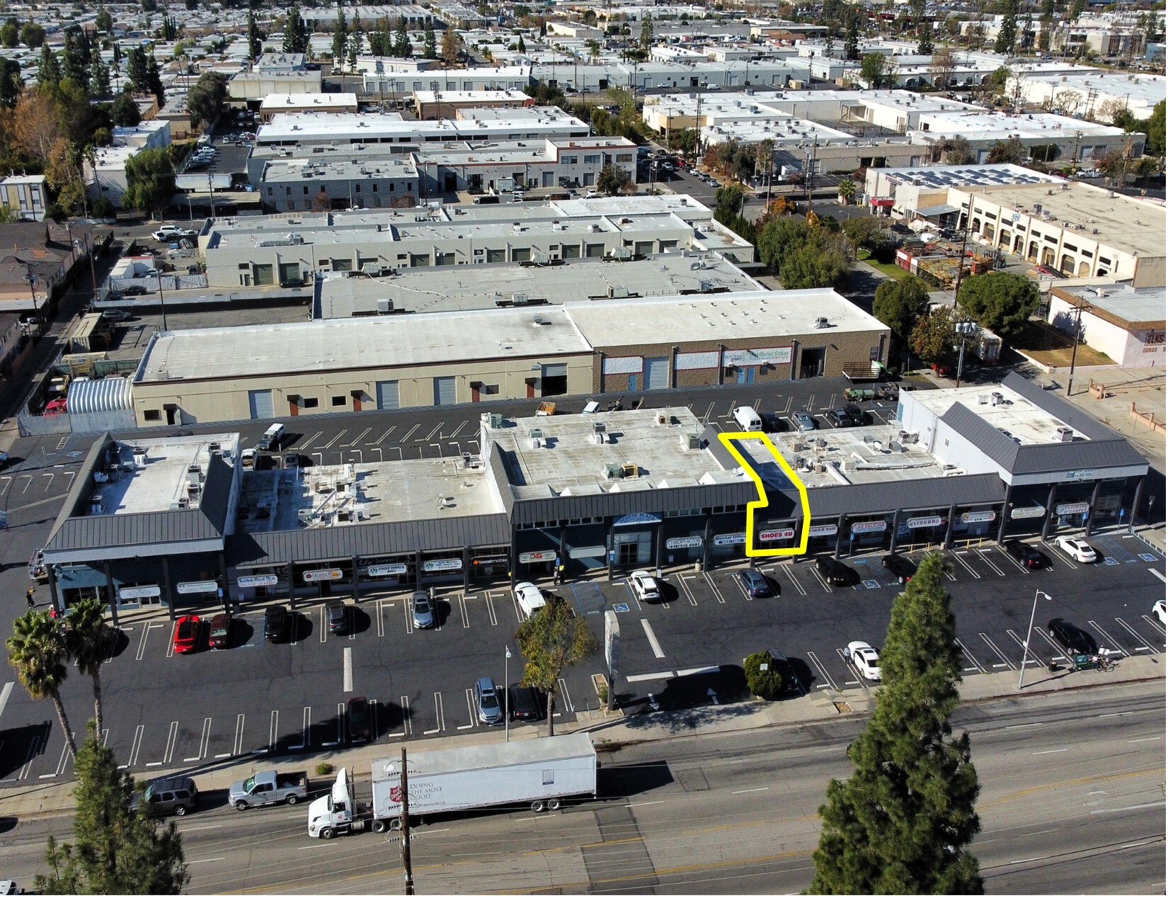 8901-8941 De Soto Ave, Canoga Park, CA à louer Photo de l’immeuble– Image 1 sur 11