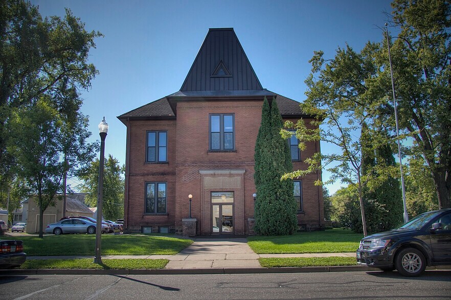 237 2nd Ave SW, Cambridge, MN à louer - Photo de l’immeuble – Image 1 sur 7