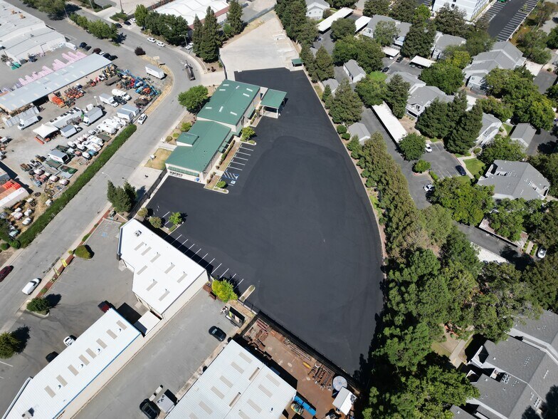 2151 Piedmont Way, Pittsburg, CA à louer - Photo de l’immeuble – Image 2 sur 8