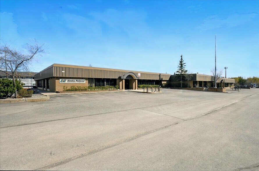 7001 Jewel Lake Rd, Anchorage, AK à vendre - Photo de l’immeuble – Image 3 sur 37