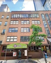 216 E 49th St, New York, NY à louer Photo de l’immeuble– Image 1 sur 2
