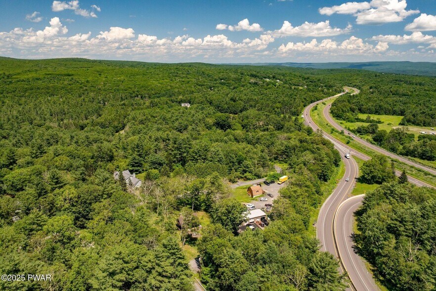 11 Mt Spring Rd, Milford, PA à vendre - Photo de l’immeuble – Image 3 sur 16