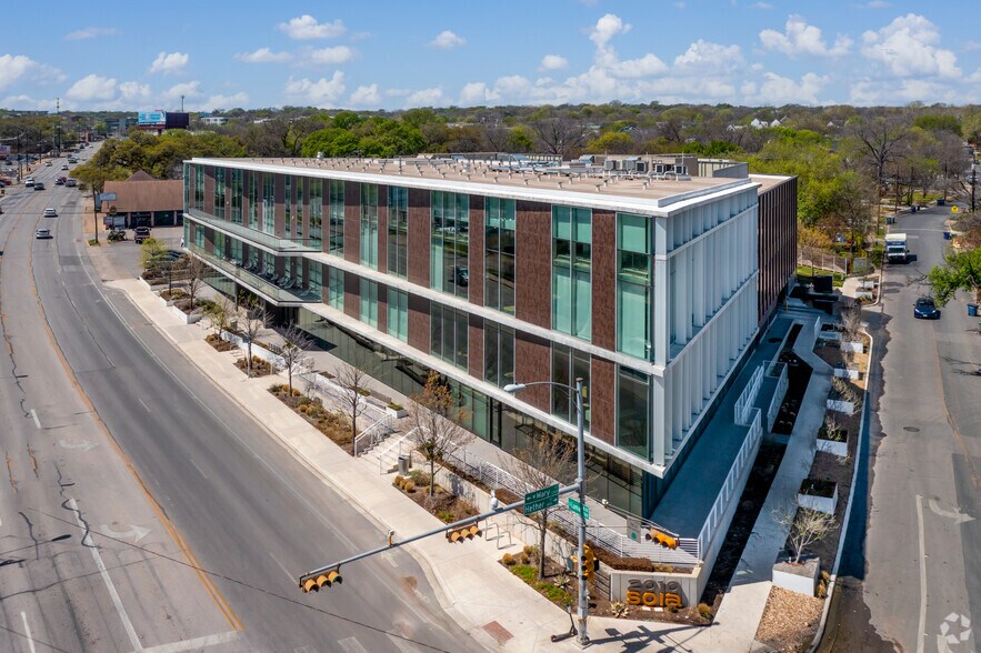 2010 S Lamar Blvd, Austin, TX à louer - Photo de l’immeuble – Image 3 sur 13