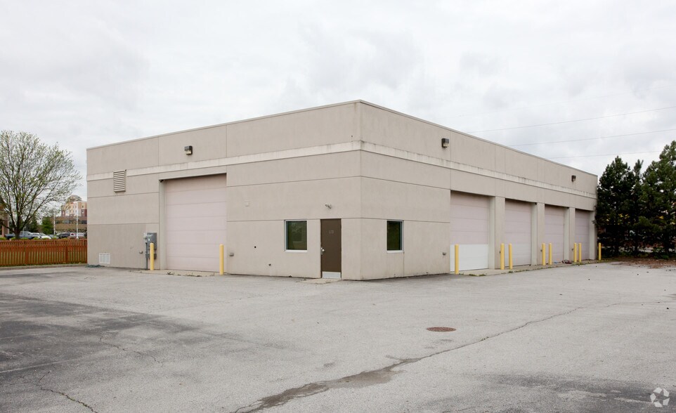 8692 Olde Worthington Rd, Westerville, OH à vendre - Photo principale – Image 1 sur 12