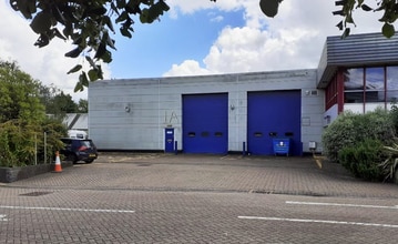Walnut Tree Clos, Guildford à louer Photo de l’immeuble– Image 1 sur 2