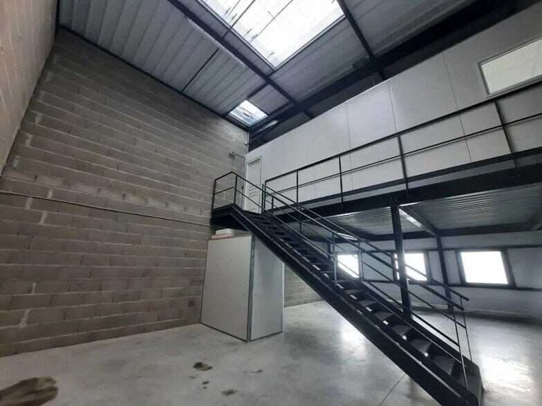 Local d’activités dans Genay à louer - Photo intérieure – Image 2 sur 7