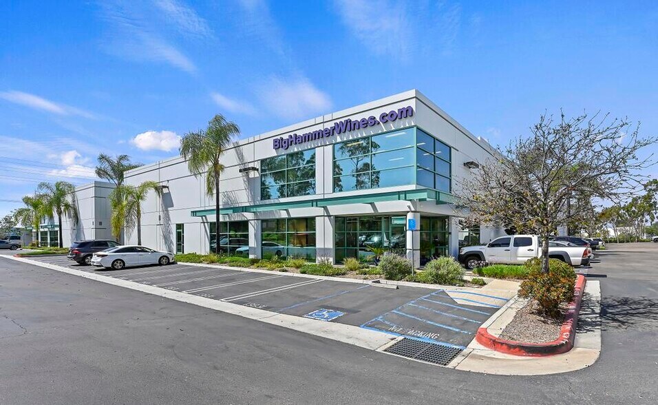 13831 Danielson St, Poway, CA à louer - Photo de l’immeuble – Image 1 sur 7