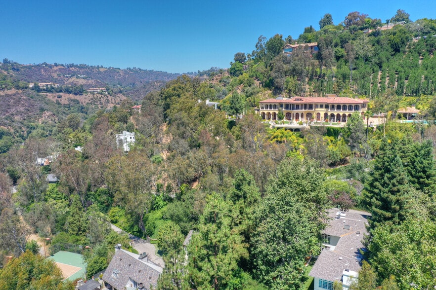 901 Strada Vecchia Rd, Los Angeles, CA à vendre - Photo de l’immeuble – Image 2 sur 14