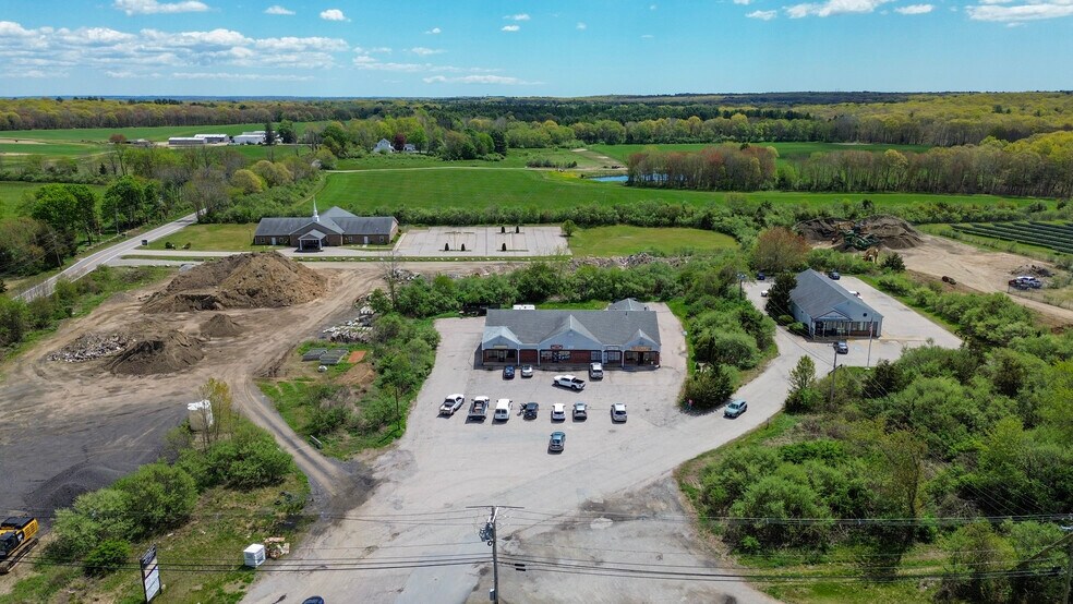 250 S County Trl, Exeter, RI à vendre - Photo de l’immeuble – Image 2 sur 40