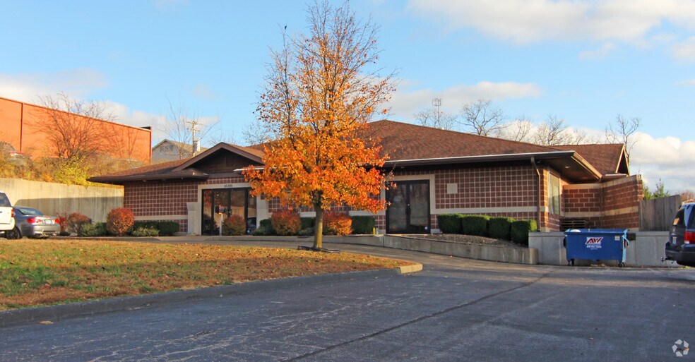 16388 Westwoods Business Park, Ellisville, MO à vendre - Photo principale – Image 1 sur 4