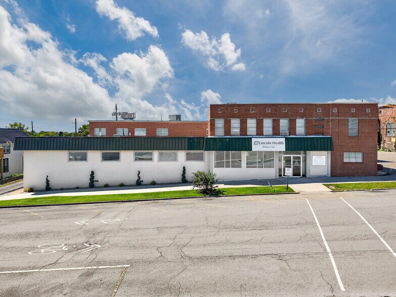 207 Elk Ave S, Fayetteville, TN à vendre - Photo de l’immeuble – Image 3 sur 50