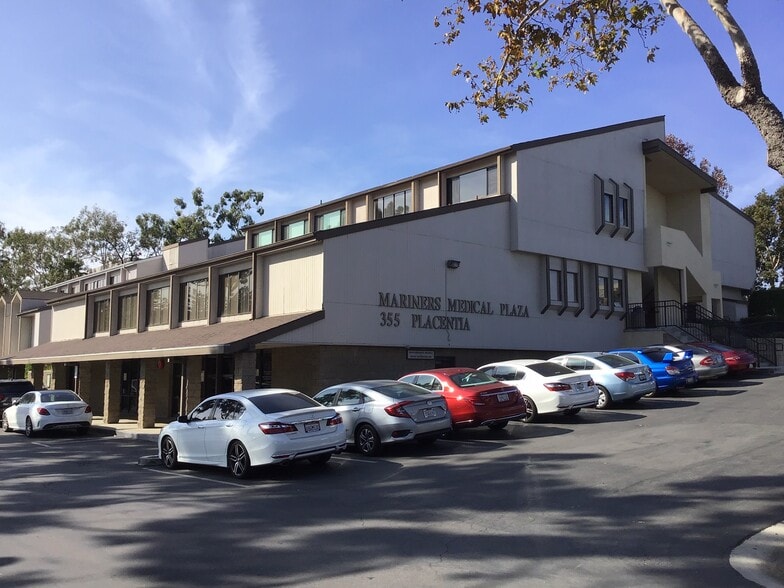 355 Placentia Ave, Newport Beach, CA à louer - Photo de l’immeuble – Image 2 sur 2