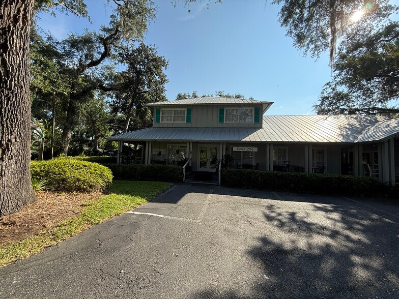 4924 E First Coast Hwy, Fernandina Beach, FL à louer - Photo de l’immeuble – Image 2 sur 7