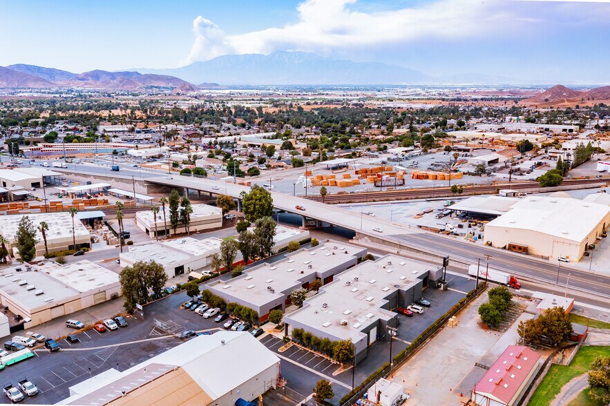 1504 Columbia Ave, Riverside, CA à louer - Photo de l’immeuble – Image 2 sur 21