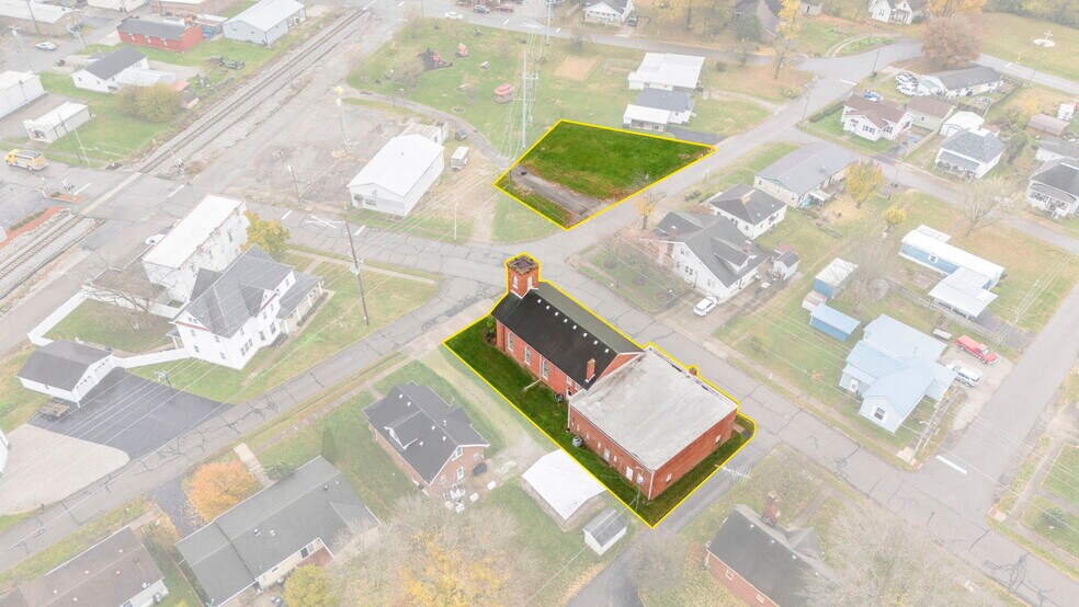 102 N Kattman Ave, Crothersville, IN à vendre - Photo de l’immeuble – Image 3 sur 38