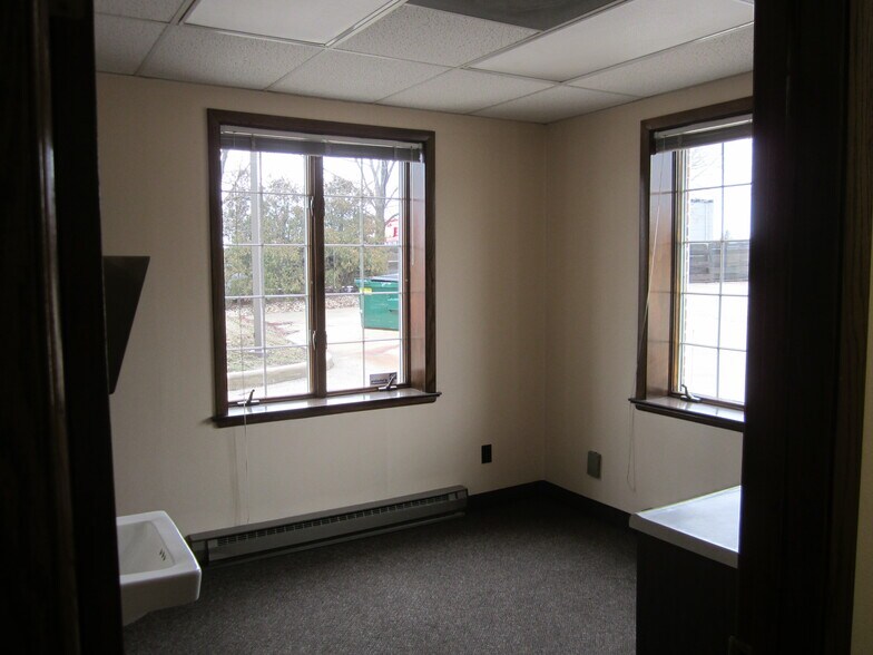 5801 Washington Ave, Racine, WI à louer - Photo intérieure – Image 2 sur 27