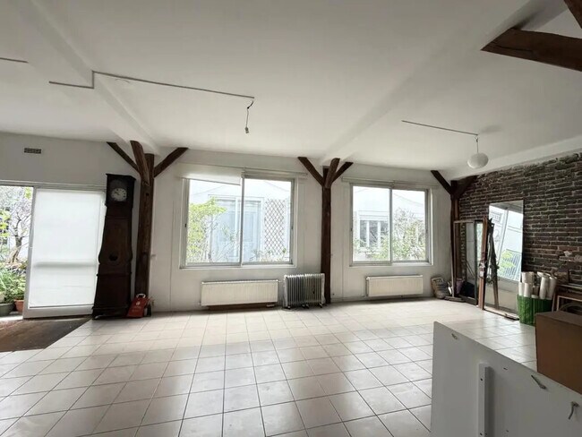 Plus de détails pour Local commercial à louer