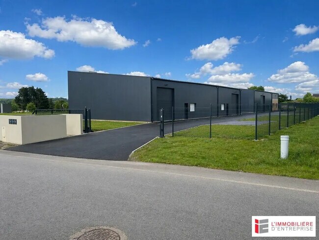 Plus de détails pour Local d'activités à louer