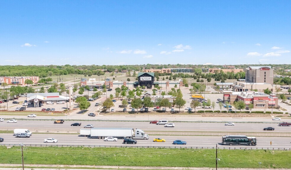 457 E Interstate 20, Arlington, TX à louer - Photo de l’immeuble – Image 3 sur 7