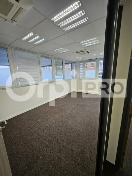 Bureau dans Champigny à louer - Photo de l’immeuble – Image 3 sur 6