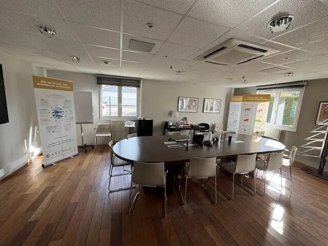 Plus de détails pour Bureau à vendre