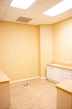 3301-3311 E 12th St, Oakland, CA à louer Photo intérieure– Image 1 sur 8