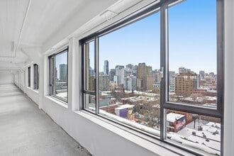 3575 Boul Saint-Laurent, Montréal, QC à louer Photo intérieure– Image 2 sur 4