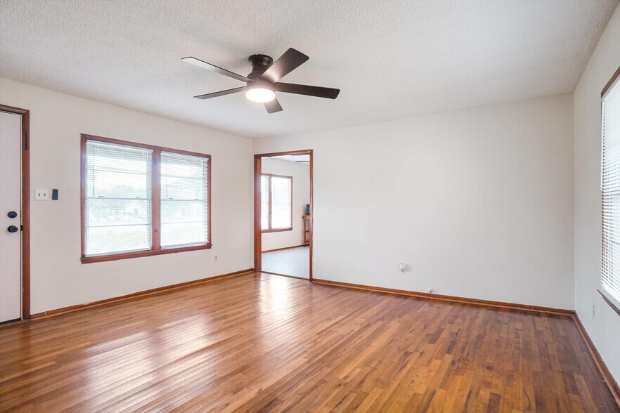 321 W Highway 199, Springtown, TX à vendre - Photo de l’immeuble – Image 3 sur 12