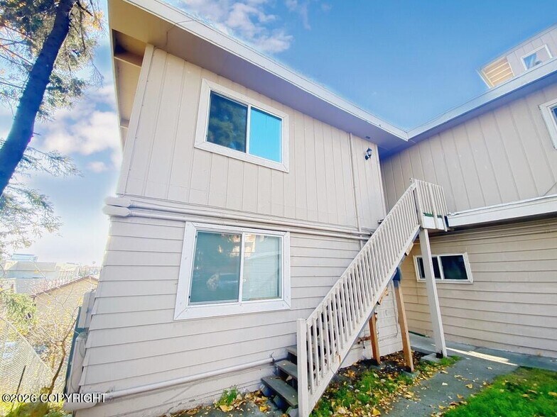 513 E 15th Ter, Anchorage, AK à vendre - Photo de l’immeuble – Image 3 sur 39