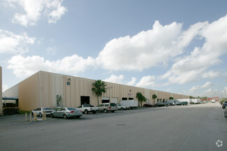 Plus de détails pour 9304-9384 NW 102nd St, Miami, FL - Industriel/Logistique à louer