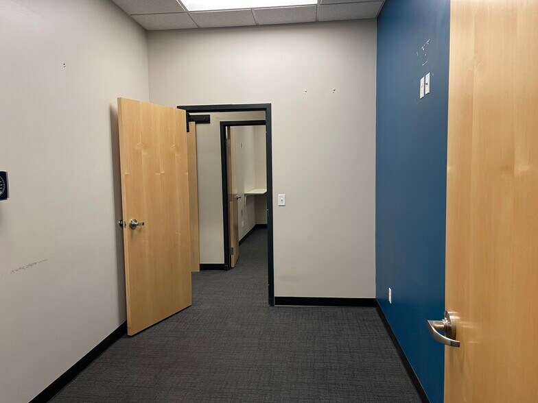 211 Sioux Point Rd, Dakota Dunes, SD à louer - Photo intérieure – Image 3 sur 13