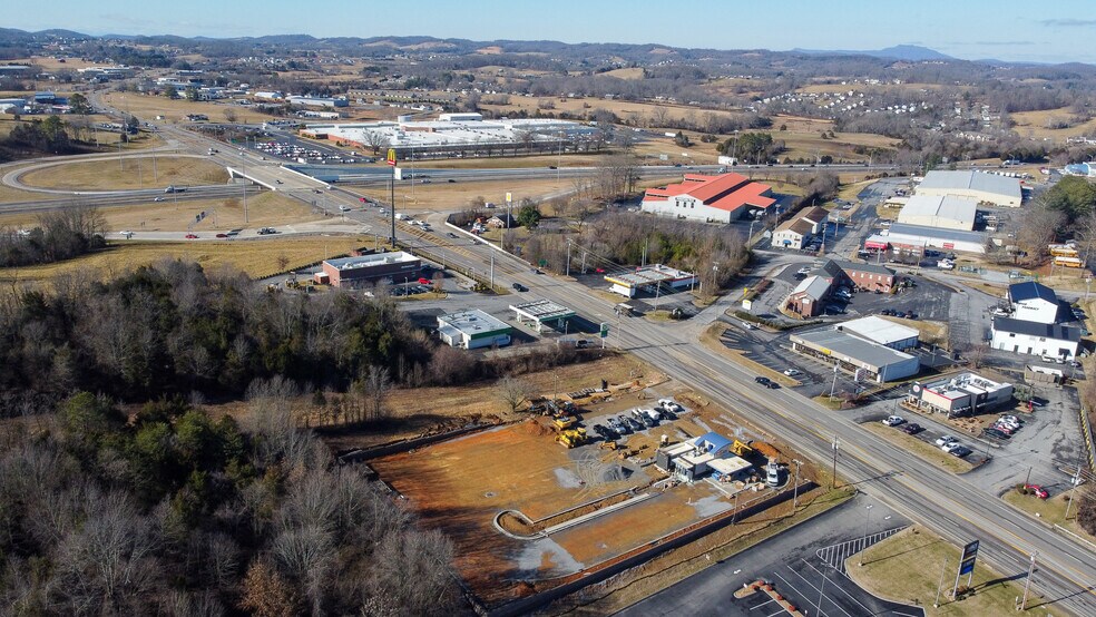 5026 Bobby Hicks Hwy, Johnson City, TN à louer - Photo de l’immeuble – Image 1 sur 10