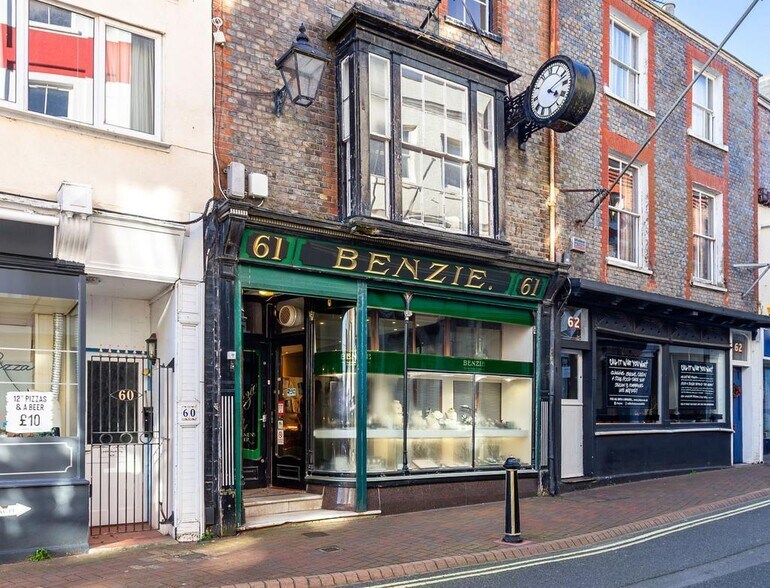 61 High St, Cowes à vendre - Photo de l’immeuble – Image 2 sur 42