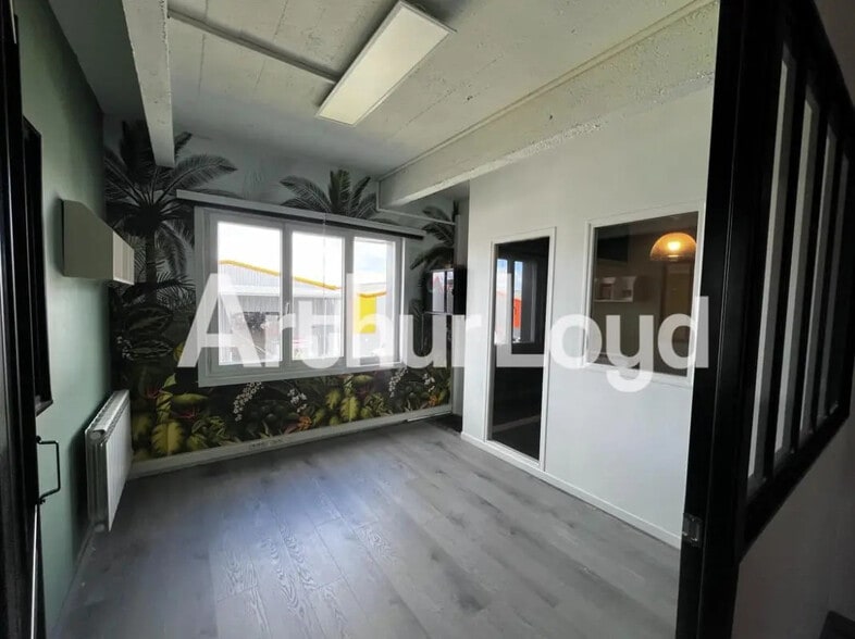 Bureau dans Cormelles-le-Royal à louer - Photo intérieure – Image 2 sur 3