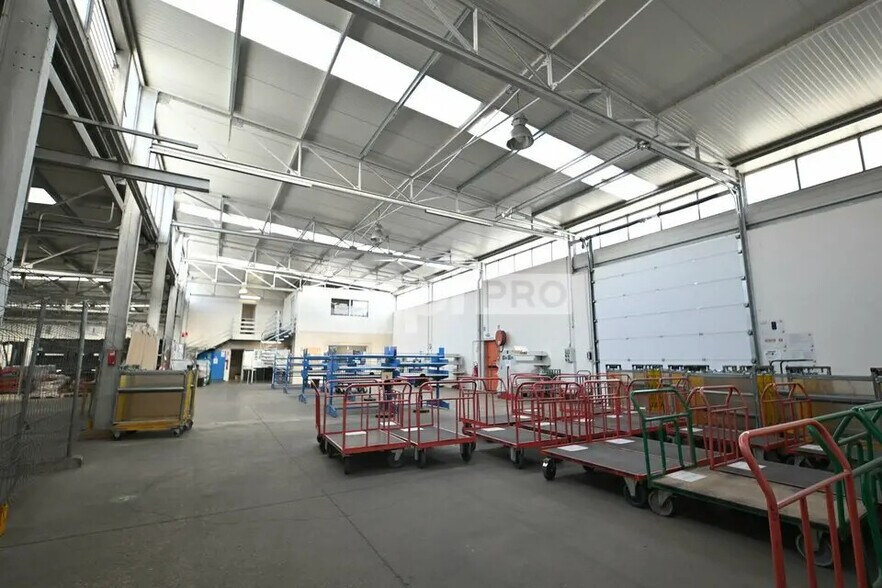 Local d'activités dans Saint-Genis-Laval à vendre - Photo intérieure – Image 1 sur 12