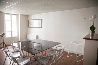 213 Rue Du Faubourg Saint-Martin, Paris à louer Photo intérieure– Image 2 sur 7